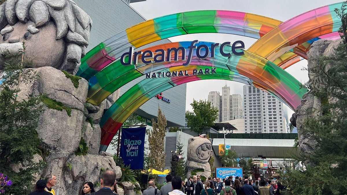 Entrance to Dreamforce 2024 at the 'Dreamforce National Park,' with colorful arches welcoming attendees to blaze their trail and explore the event's engaging sessions and exhibits